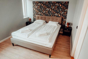 Central 1-bedroom Apartment with Bath & Balcony